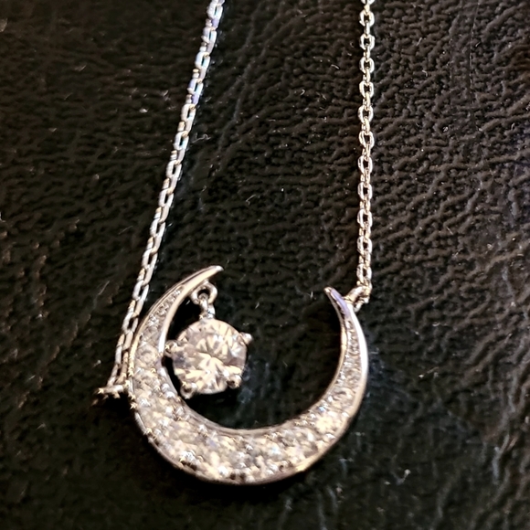 *2/$15* Lovely Silver tone Moon necklace - Picture 2 of 2